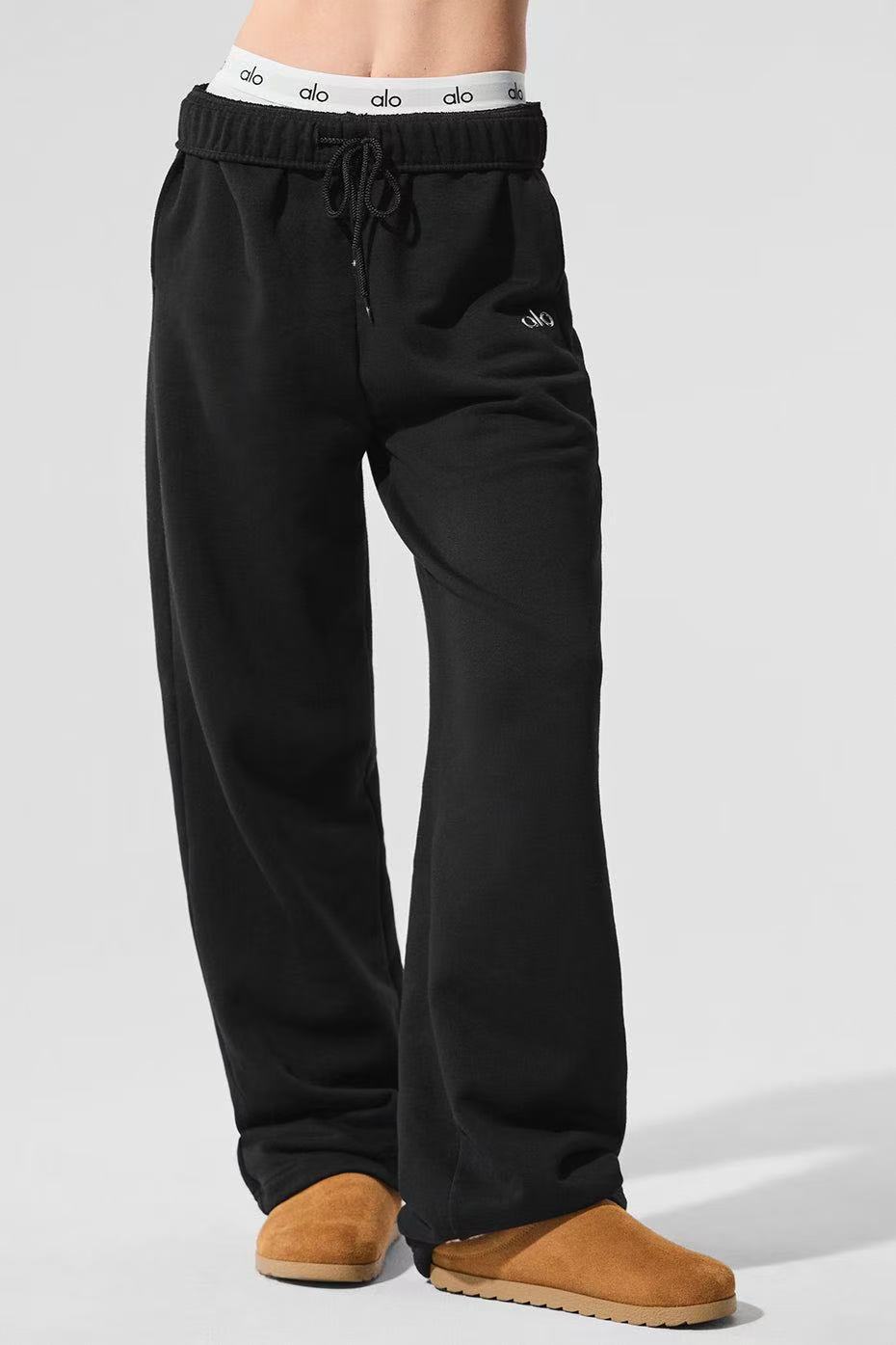 Women's relaxed leisure pants with soft fleece and practical pockets Chic & Stil