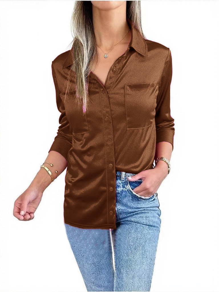 Blouse en satin élégante pour femme avec détails de boutons classiques et poche poitrine Chic & Stil