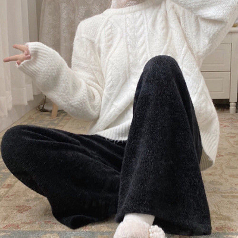 Women’s Knit Loungewear Set with Elegant Roll Neck and Luxurious Materials Chic & Stil