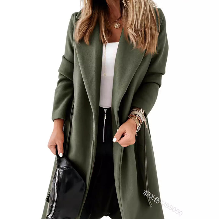 Stylish and comfortable women's coat with a fitted cut Lune London