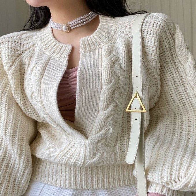 Chunky knit pullover for women with voluminous sleeves and a V-neck Lune London