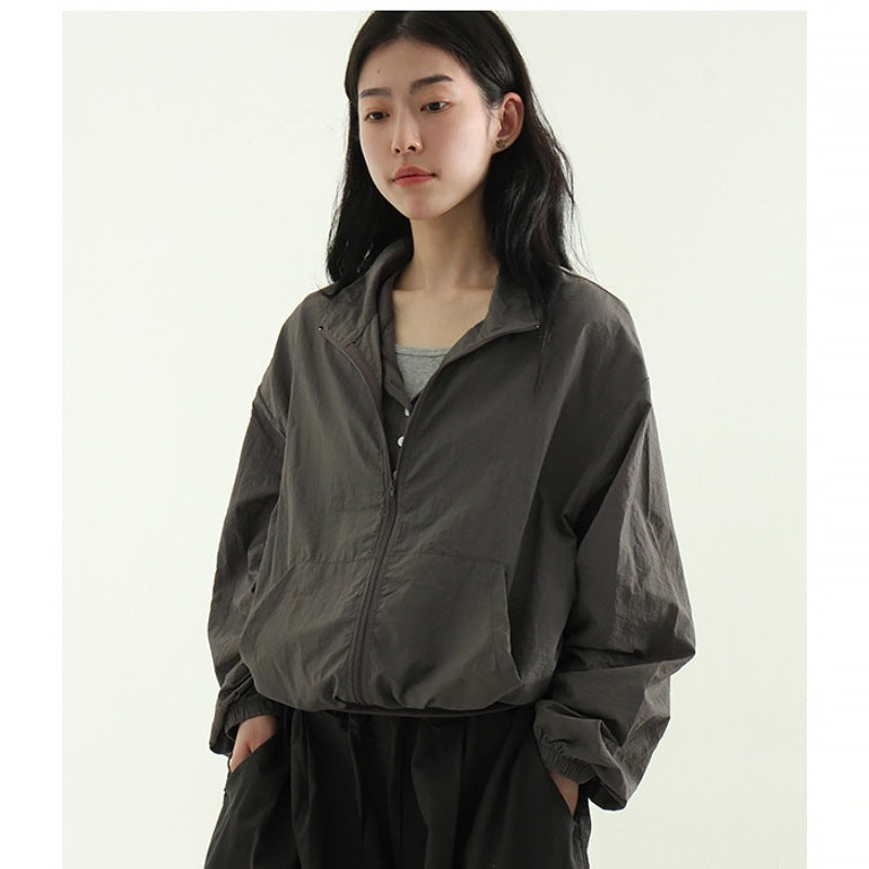 Ladies sporty windbreaker with high collar and zipper Chic & Stil