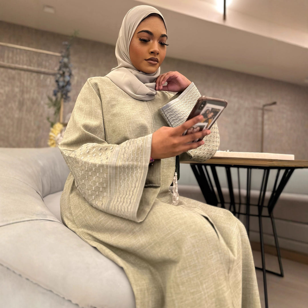 Elegant maxi dress for women with trendy trumpet sleeves and fine details Lune London