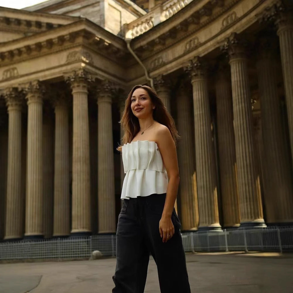 Sleeveless top for women with voluminous ruffle design Chic and Style