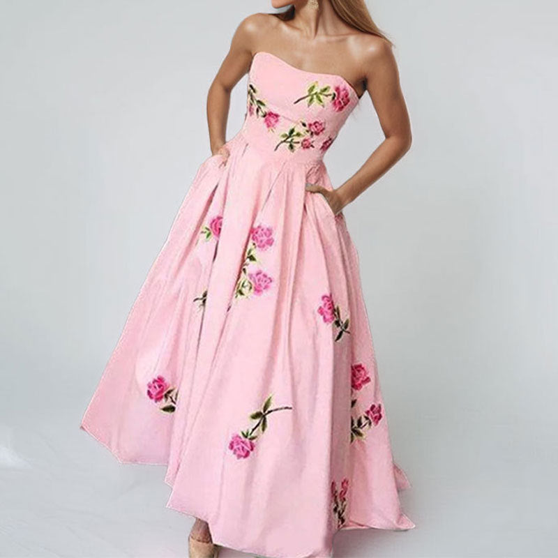 Robe maxi élégante sans bretelles pour femmes avec design floral et poches latérales Chic & Stil