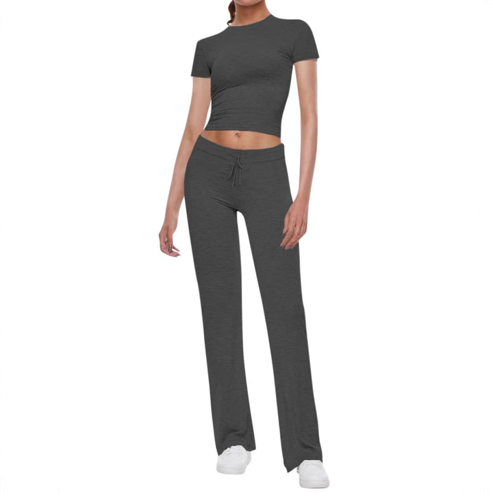 Women's sports set consisting of a crop top and wide pants Lune London