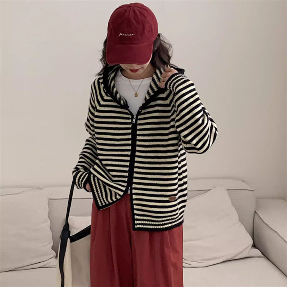 Ladies Striped Hoodie with Practical Zipper Closure and Chic Side Pockets Style