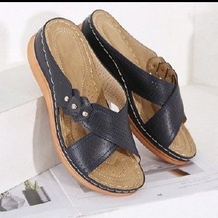 Comfortable clogs for women with ergonomic sole Lune London