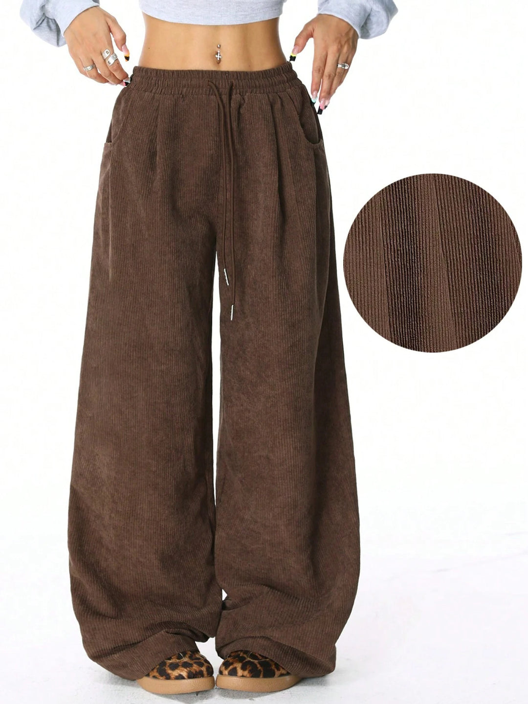 Loose leisure pants for women in ribbed material with elastic waistband and practical pockets Lune London
