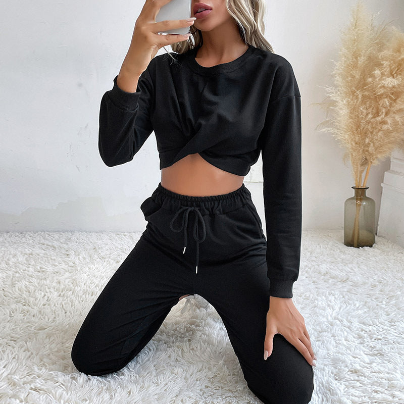 Combinaison pratique pour femmes avec taille élastique et détail de nouage flatteur Chic & Stil