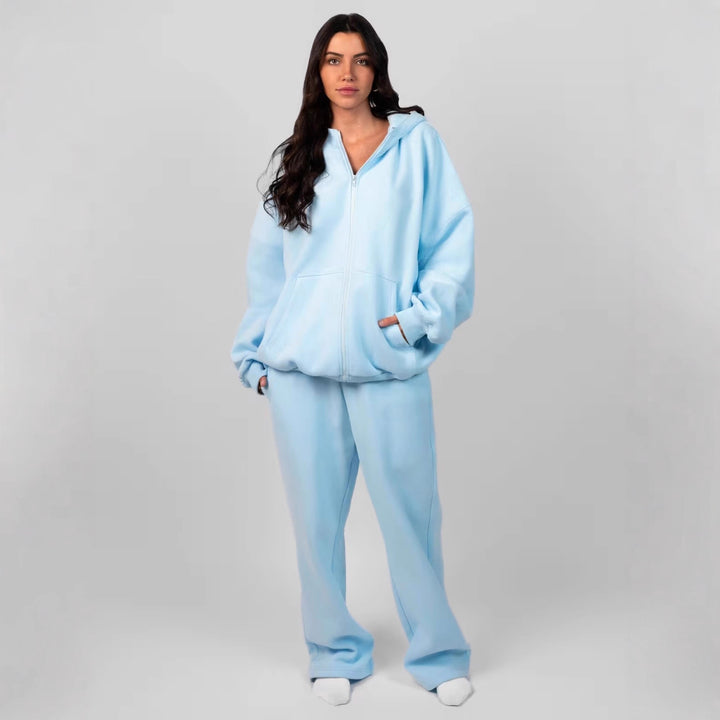 Oversized hoodie for women with a comfortable fit and deep pockets Lune London