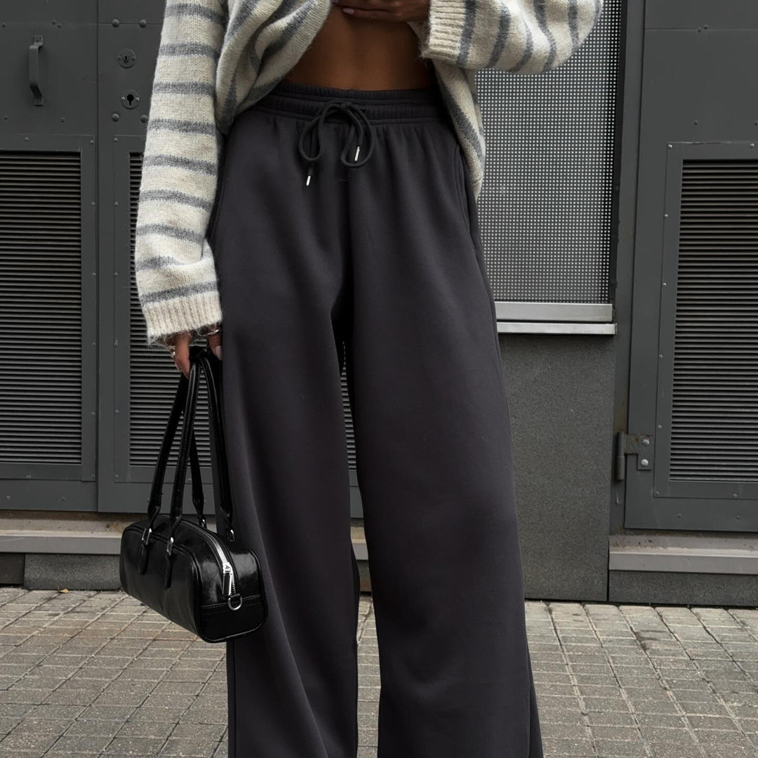 Casual knitted sweater for women with modern stripes Lune London
