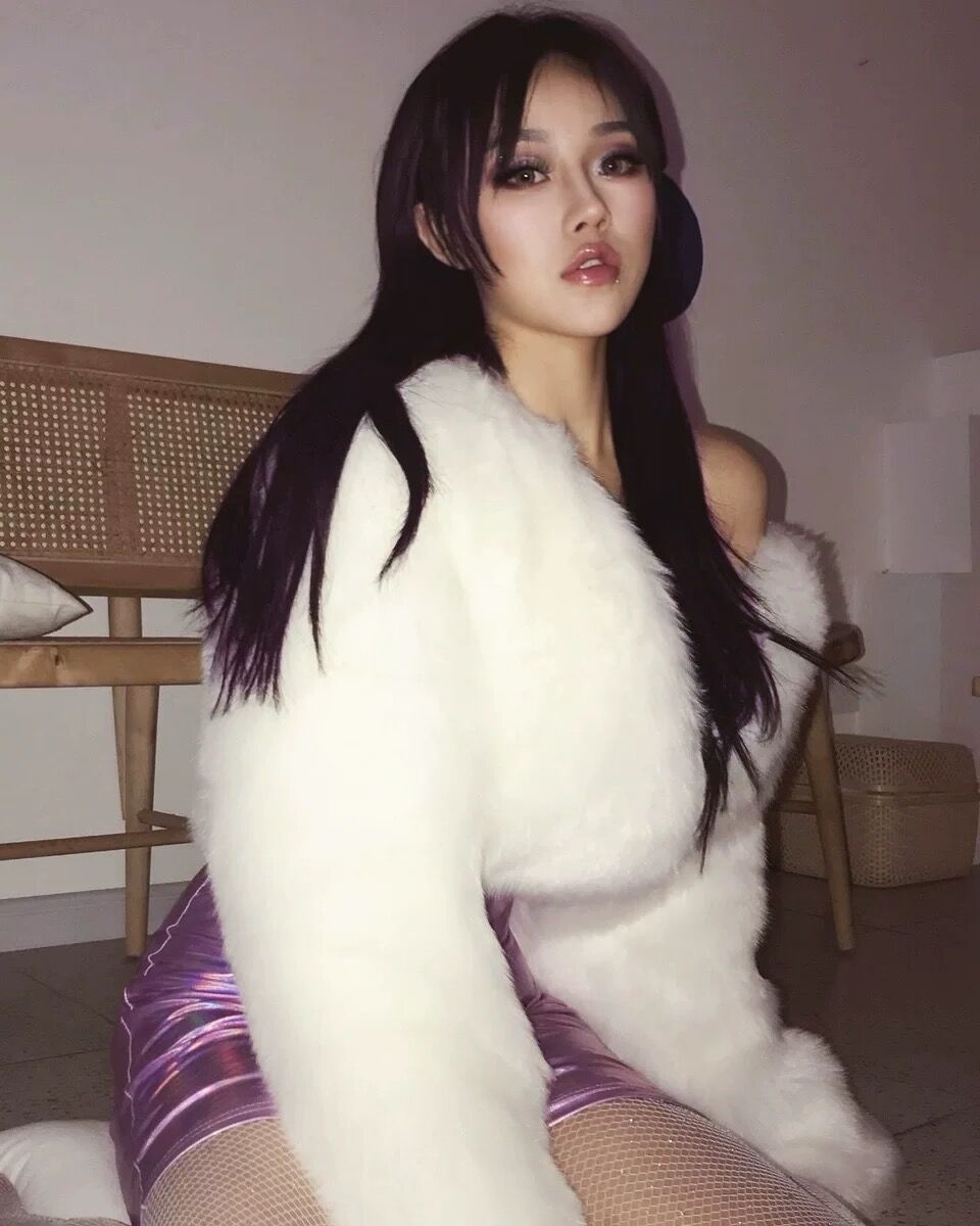 Ladies short artistic coat in faux fur with voluminous sleeves Lune London