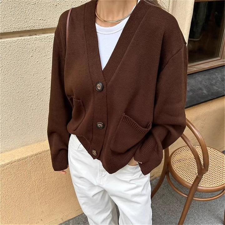 Ladies casual knitted cardigan with large pockets and button closure Lune London