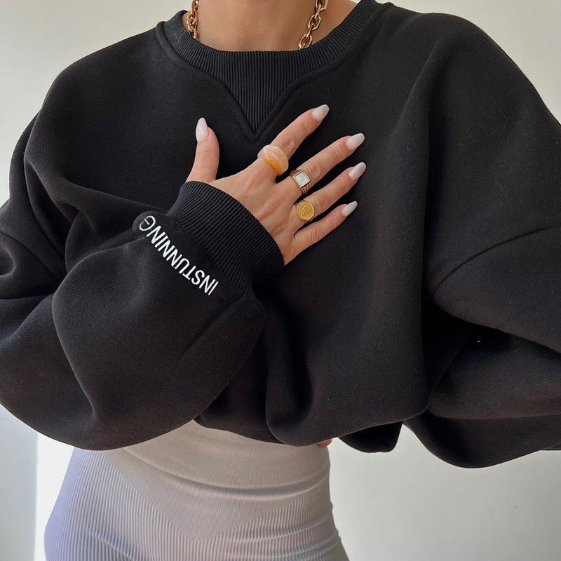 Casual oversized sweatshirt for women with raglan sleeves and special detailed seams Lune London