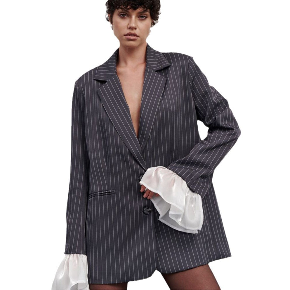Blazer for women with an elegant striped look with voluminous sleeves Lune London