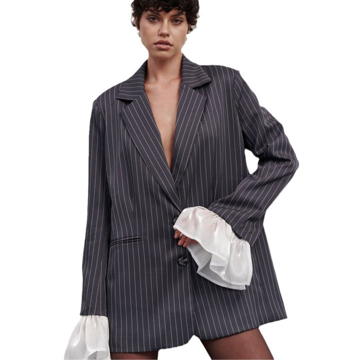 Blazer for women with an elegant striped look with voluminous sleeves Lune London