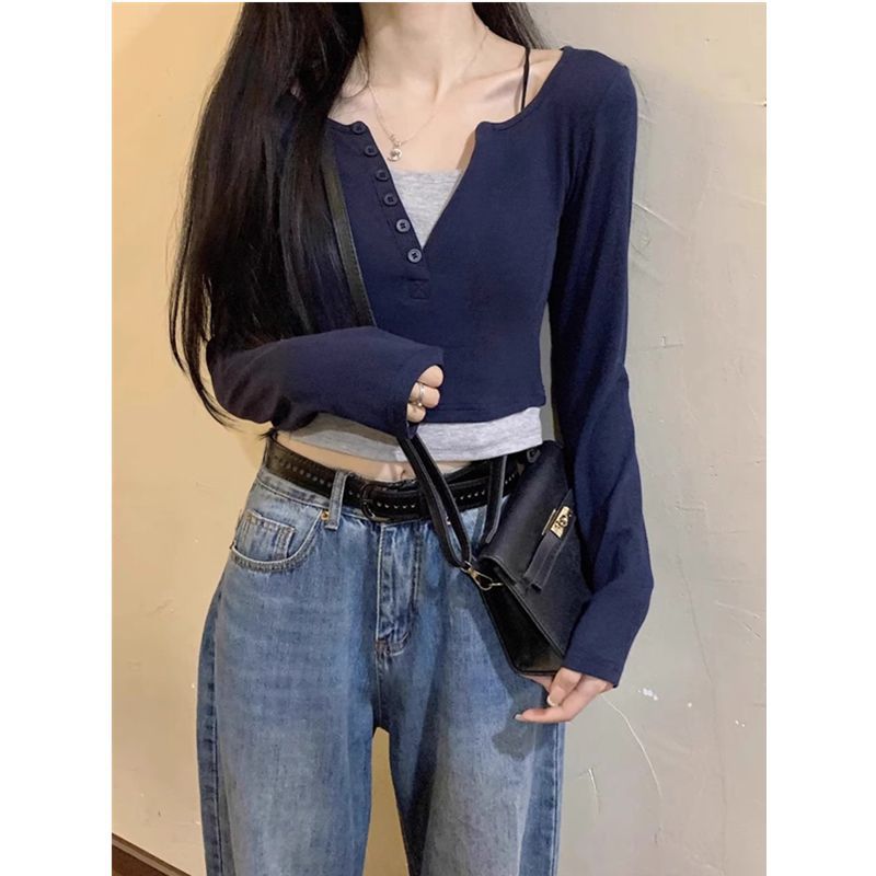 Women's cropped long sleeve shirt with decorative button details Chic & Stil