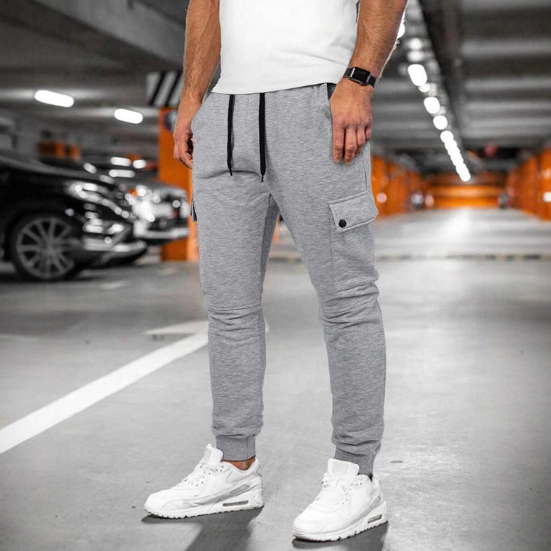 Sporty men's cargo sweatpants with practical side pockets Lune London