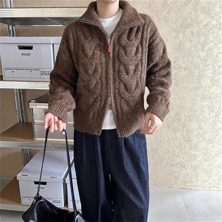 Cardigan femme en tricot épais avec col montant et motifs en câble modernes Chic & Stil