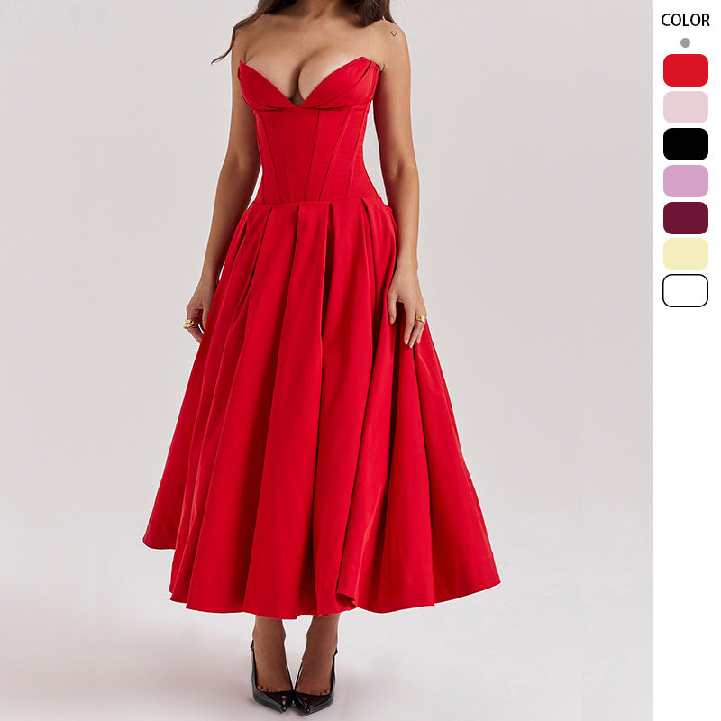 Maxi Couture Dress for women with an elegant heart neckline and a flared skirt Chic & Stil
