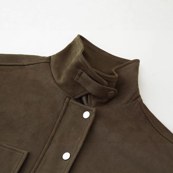 Veste utilitaire élégante pour femmes avec poches à double poitrine et col haut Chic & Stil