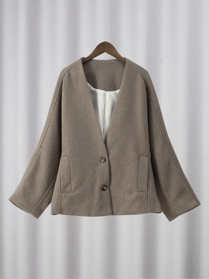 Fashionable wool coat for women with an oversized fit and an elegant lapel Lune London