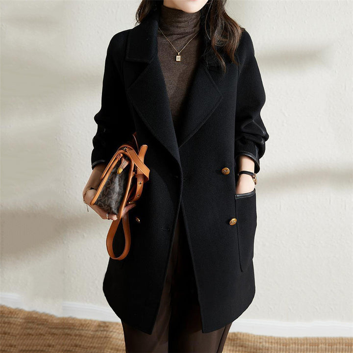Trendy double-breasted coat for women with elegant details and practical pockets Lune London