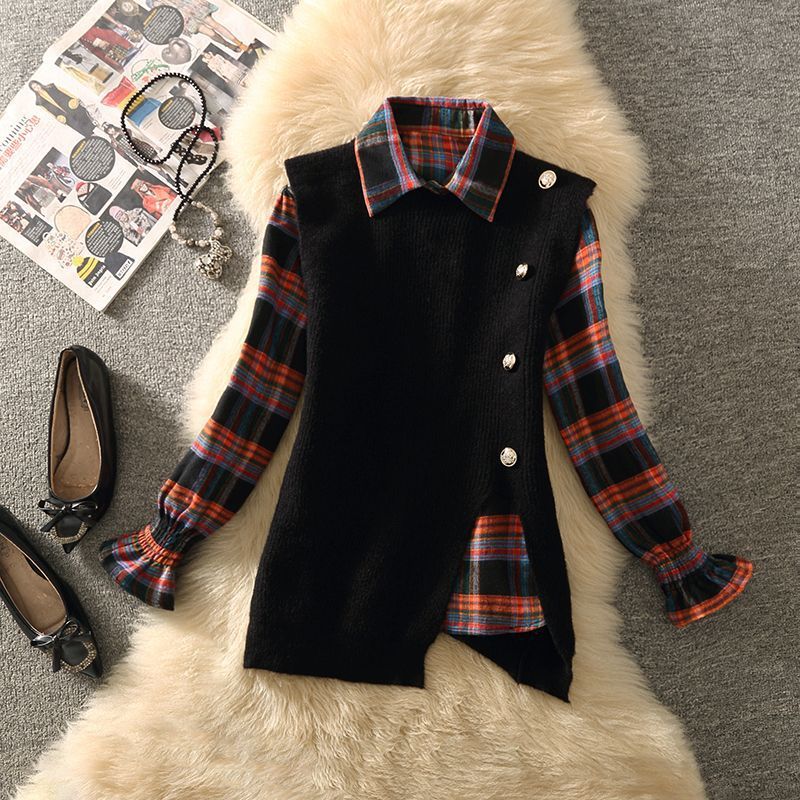 Knitted vest for women with an elegant V-neck and Lune London button details