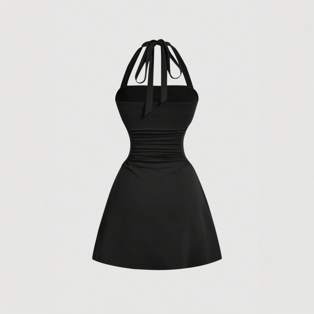 Robe à dos nu pour femmes avec drapés flatteurs pour la silhouette et un design à lacets élégant au dos Chic & Stil