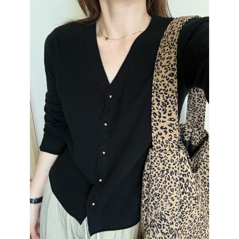 Cardigan femme en maille fine avec patte de boutonnage Chic & Stil