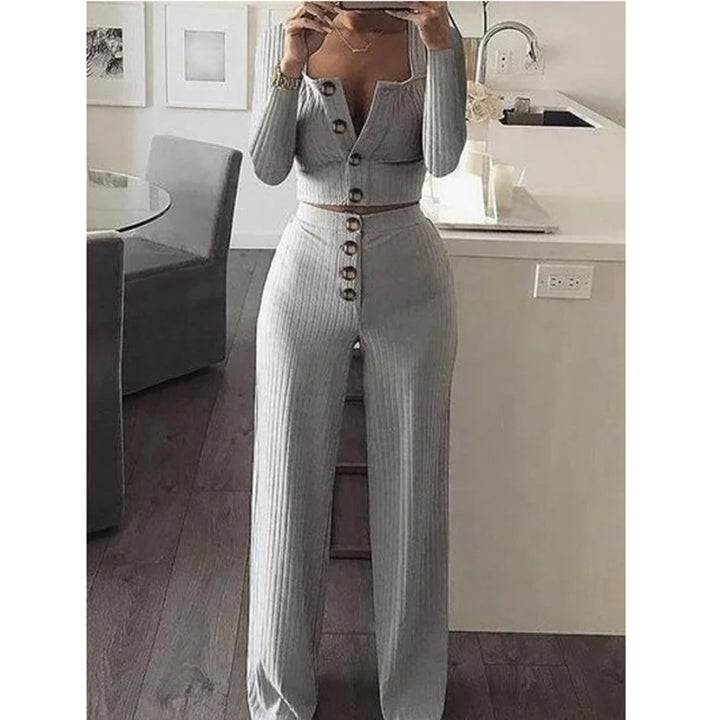 Knitted set for women with button placket and loose fit Chic und Stil