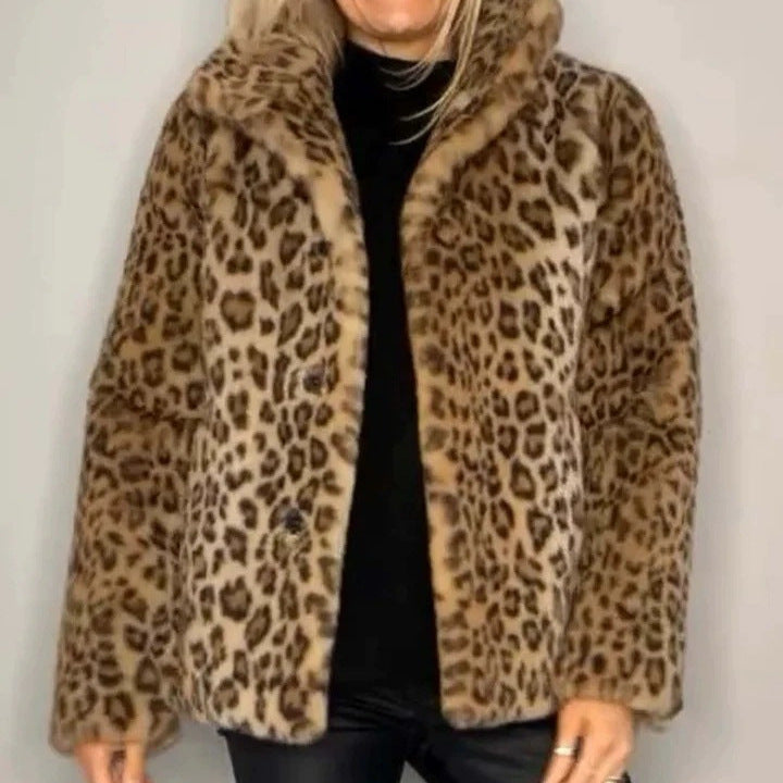 Fashionable plush coat for women with leopard print and elegant cut Lune London