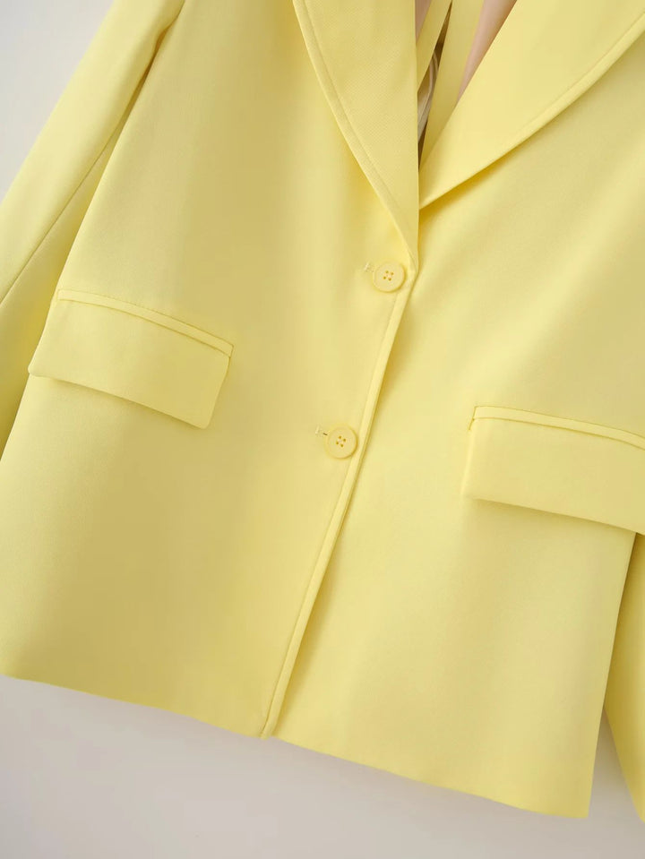 Blazer jacket for women with an elegant cut and practical pockets Lune London