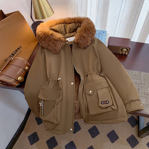 Lady winter coat with removable faux fur collar and practical pockets Lune London