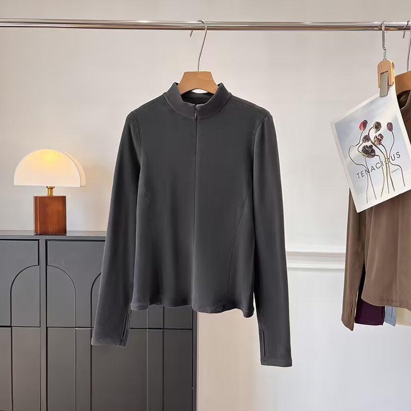 Chemise de sport pour femmes à manches longues avec coupe innovante Chic & Stil