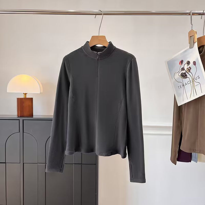Chemise de sport pour femmes à manches longues avec coupe innovante Chic & Stil
