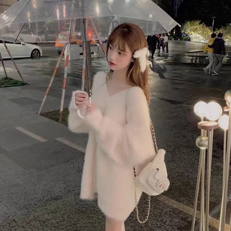 Robe femme en peluche à col en V avec manches longues Chic & Stil