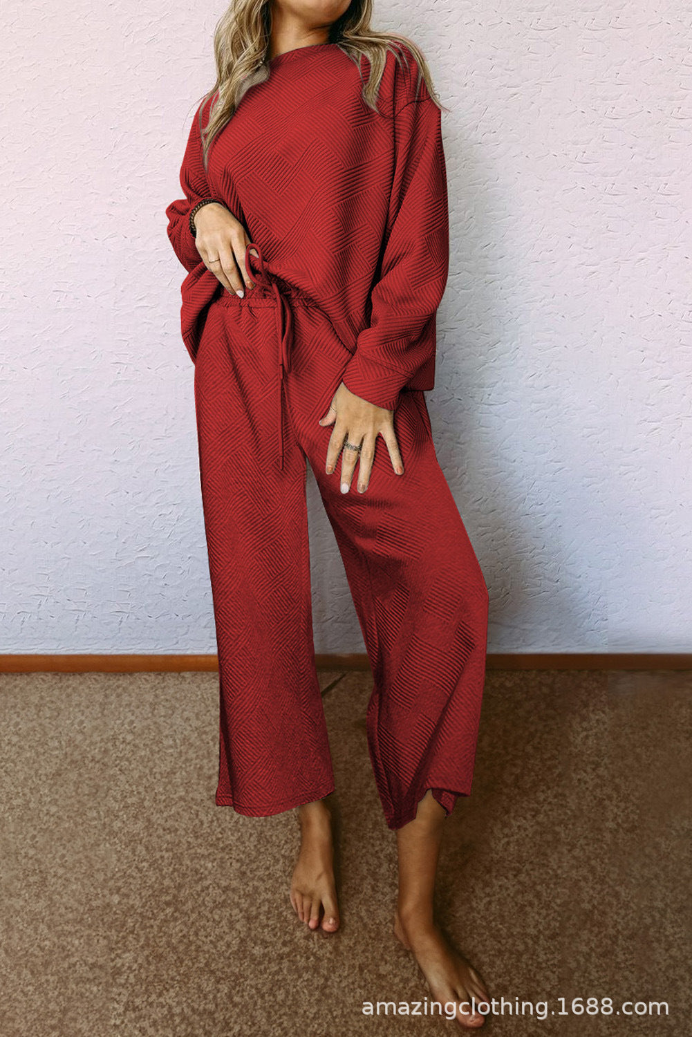 Lune London women's leisure set with elastic waistband and geometric pattern