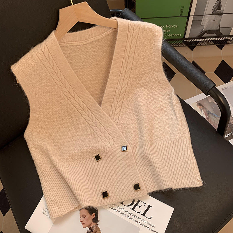 Gilet tricoté pour femmes avec un motif en câble moderne et des détails de bouton élégants Chic & Stil