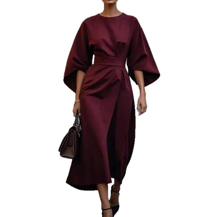 Ladies Elegant Maxi Dress with Flowing Sleeves and Chic Fitted Cut