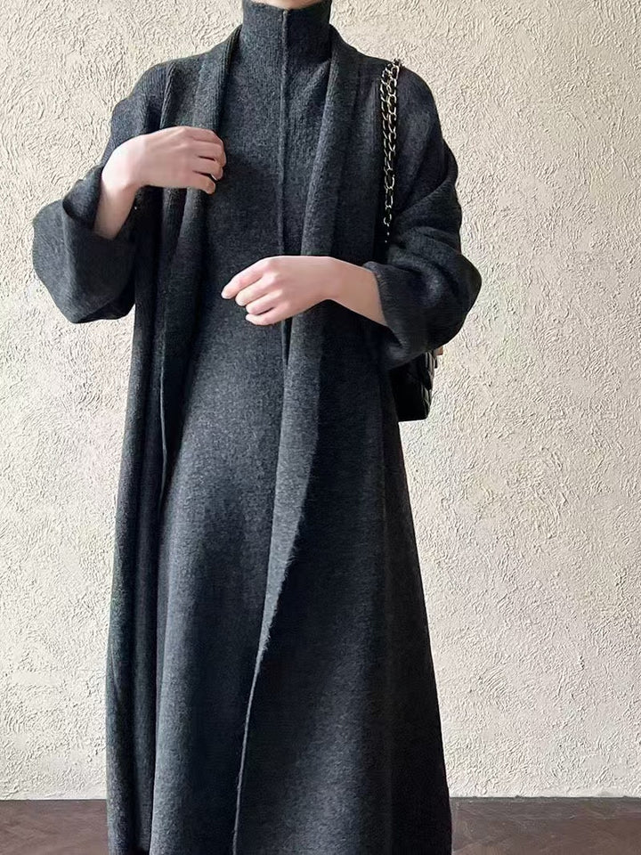 Robe en maille pour femmes avec col montant de haute qualité et manches décoratives Chic & Stil