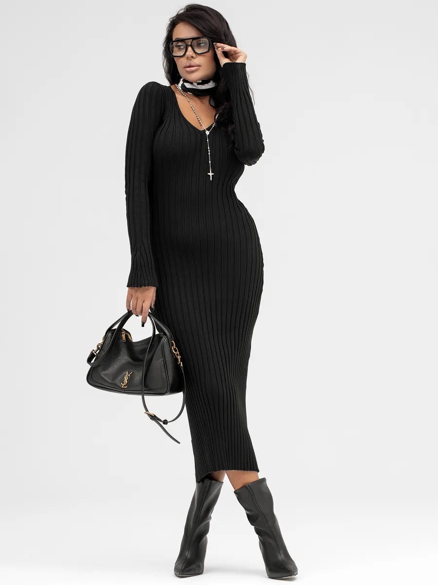 Robe tricotée pour femmes avec un profond décolleté en V et une texture côtelée Chic & Stil