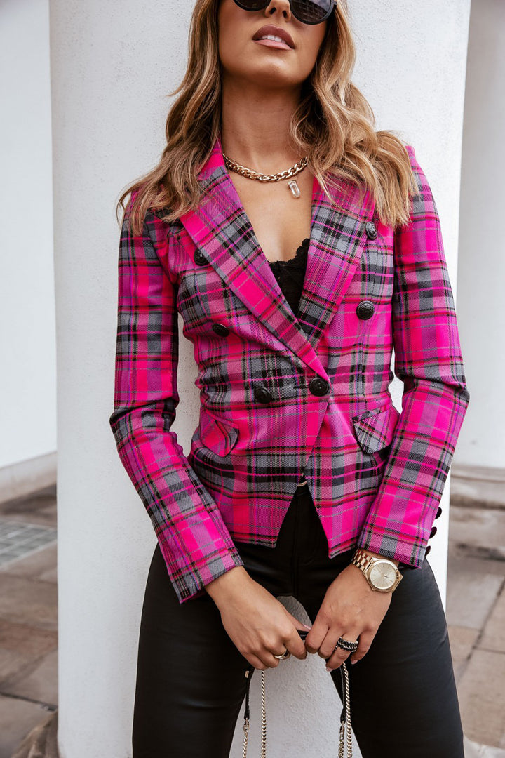 Blazer à carreaux stylé pour femmes avec une coupe cintrée et une double patte de boutonnage Chic & Stil