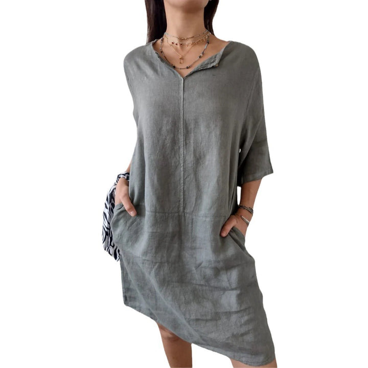 Linen dress for women with V-neckline and practical pockets Lune London