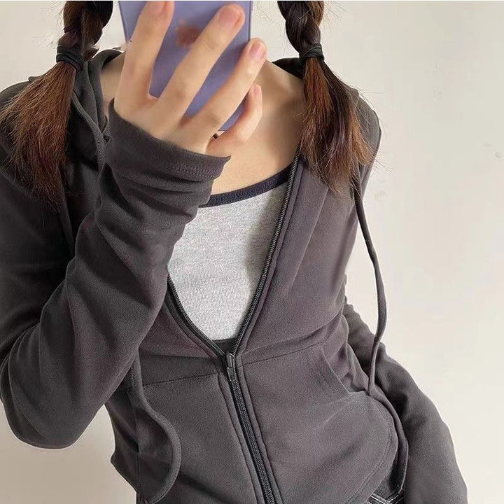 Ladies sporty hoodie with zipper and comfortable fit Chic & Stil