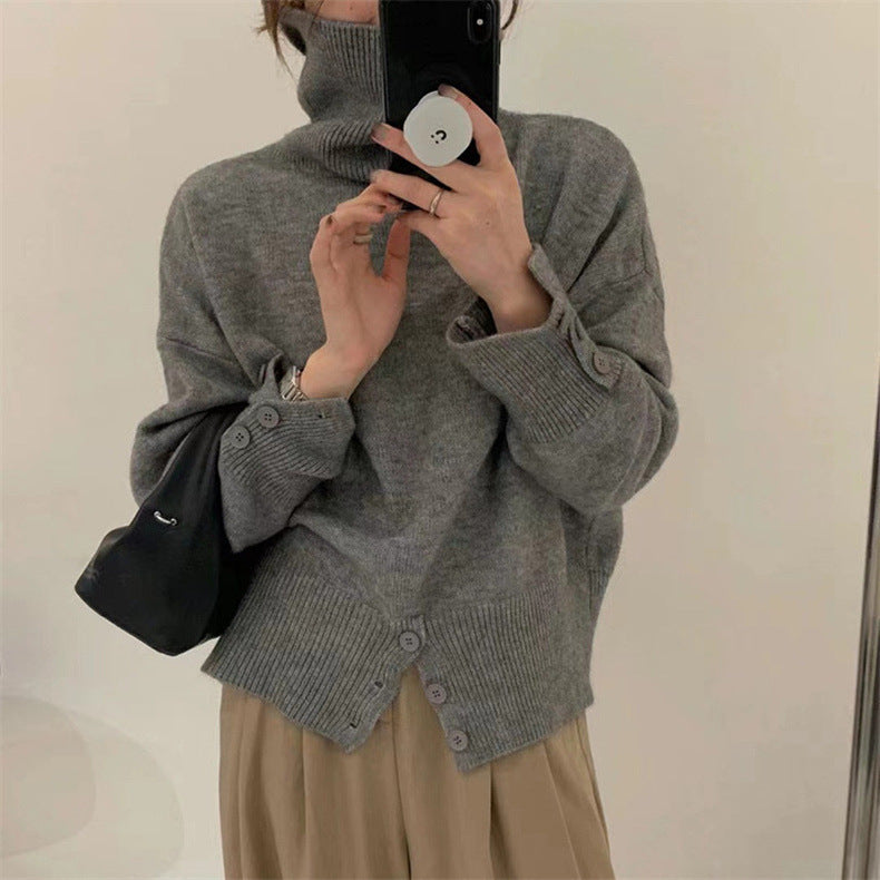 Pull femme à col roulé avec détails en boutons et matière douce Chic & Stil