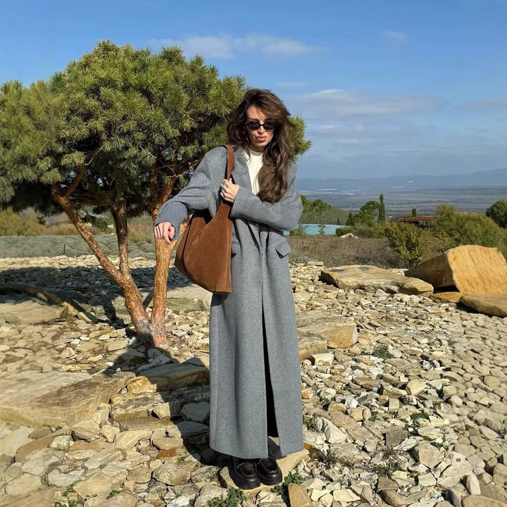 Elegant wool coat for women with double button and loose fit Lune London
