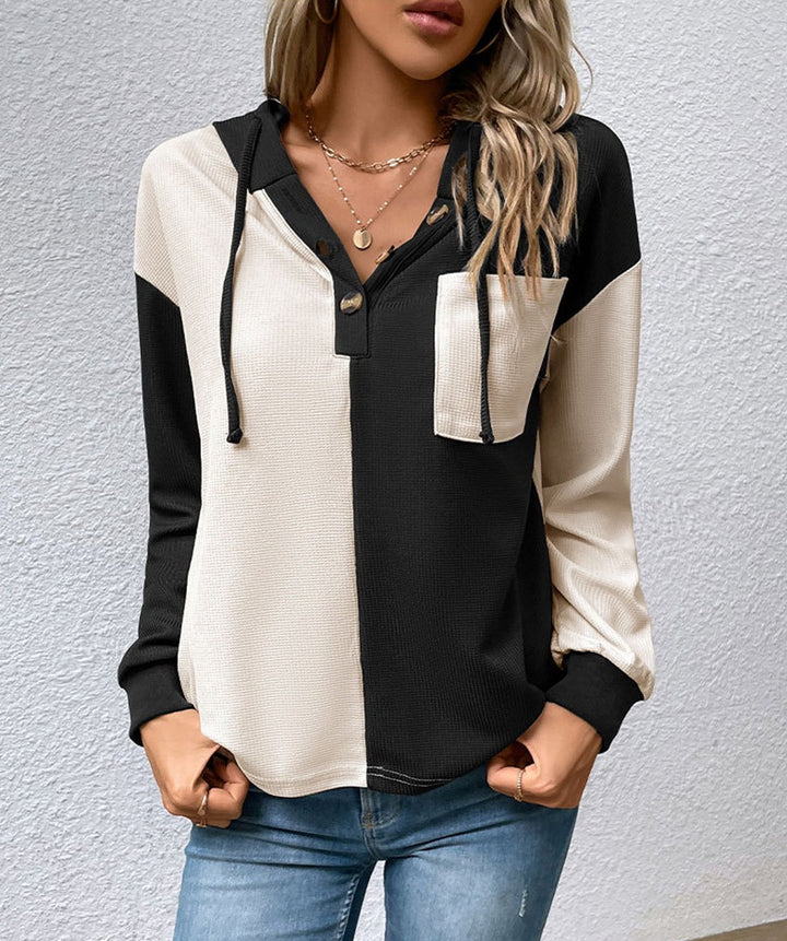 Blouse à capuche décontractée pour femmes avec des couleurs contrastées Chic & Stil