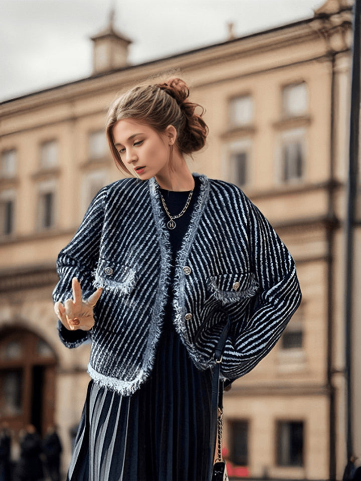 Cardigan femme avec détails de boutons décoratifs et design à franges Chic & Stil